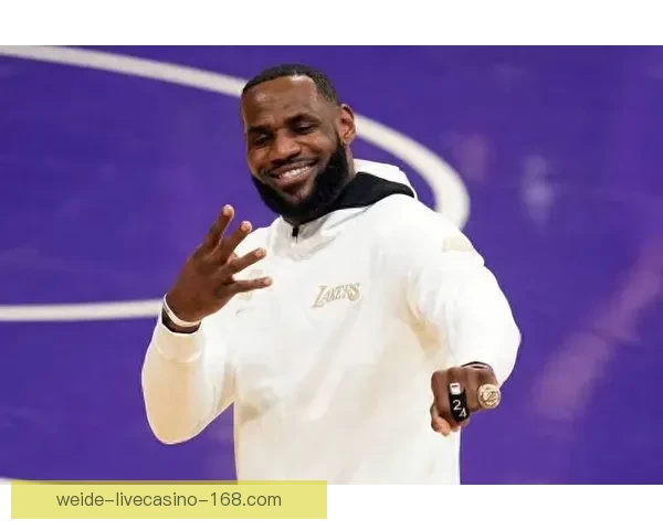 詹姆斯评价里夫斯打球风格独特节奏灵活非典型白人球员